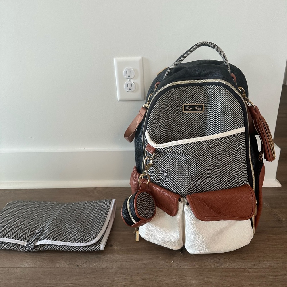 Itzy Ritzy Boss Bag diaper bag